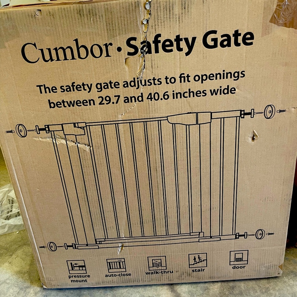 Cumbor safety baby gate